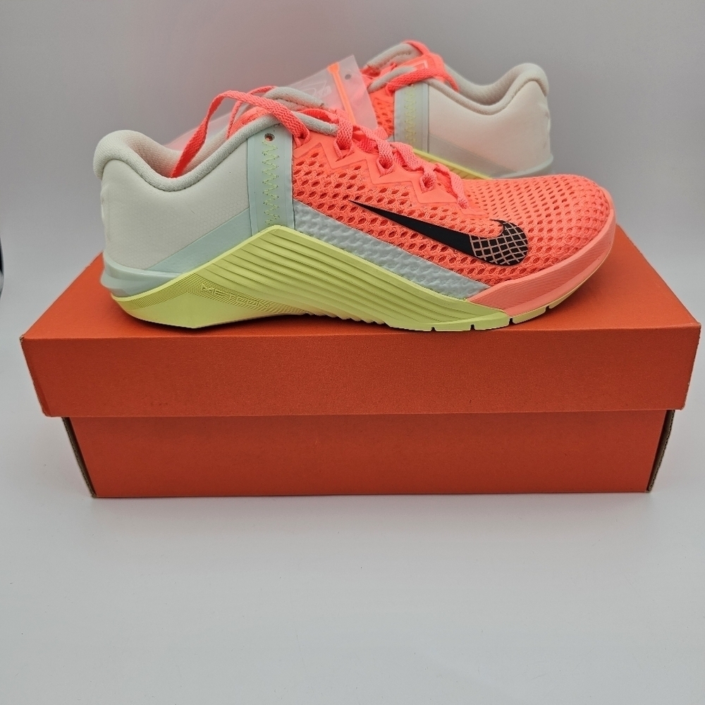 Nike Women's Metcon 6 'Bright Mango Light Zitron' Women's Size 5.5